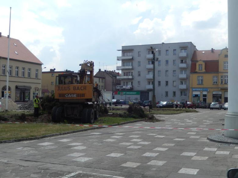 Rewitalizacja kosztowała 3 mln zł. Zobacz drogę od Rynku z krzewami i drzewami do nowej wersji<br /> 
