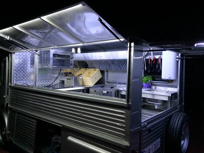 Designerski food truck Frank