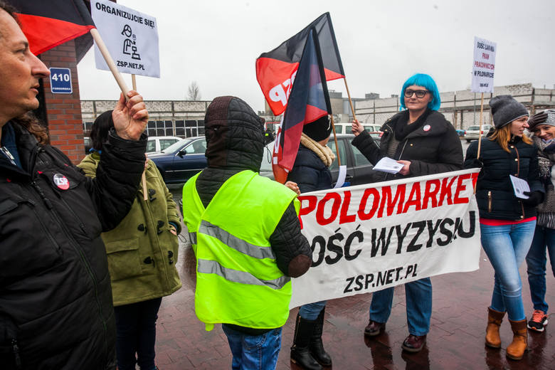 18 lutego byli pracownicy Polo protestowali przed trzema bydgoskimi sklepami. Wśród nich była m.in. pani Jola (w czarnej czapce i w beżowym szalu).