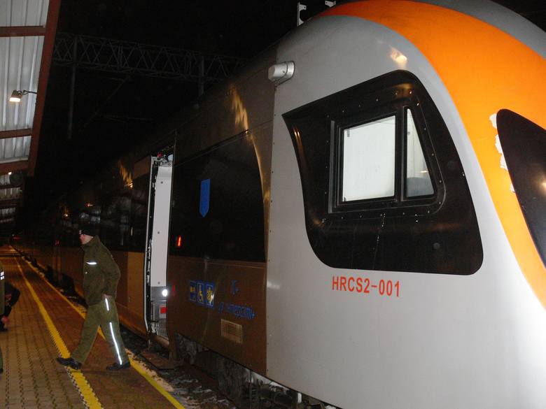 Nocne testy w Przemyślu pociągu relacji Kijów - Przemyśl. Odbyły się w miniony weekend. Nz. skład Hyundai Rotem.