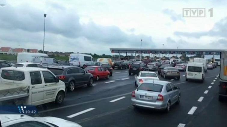 Korki przed bramkami na polskich autostradach zdarzają się często podczas wakacji
