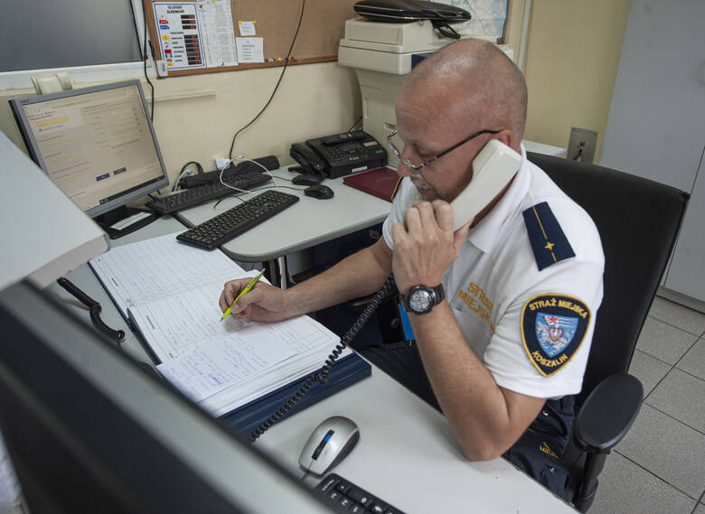 Dyżurny Straży Miejskiej w Koszalinie odbiera miesięcznie nawet 1250 telefonów