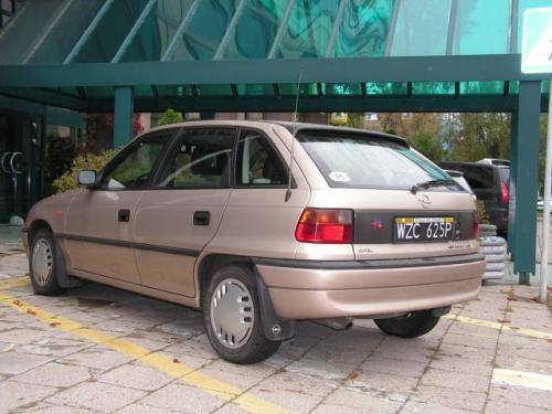 Fot. R. Polit: Opel Astra I generacji w 5-drzwiowej wersji hatchback.