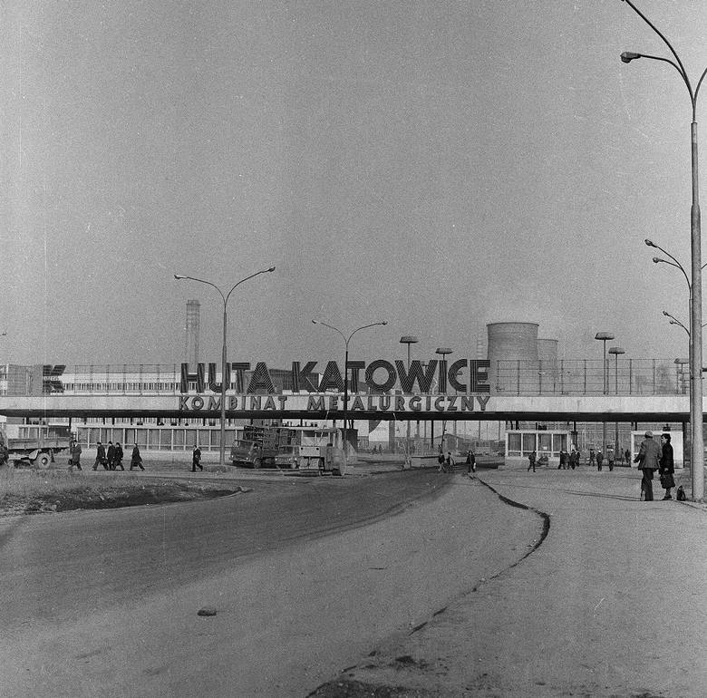Dąbrowa Górnicza: 40 lat temu rozbudziła się Huta Katowice. Polała się stal! [ARCHIWALNE ZDJĘCIA]
