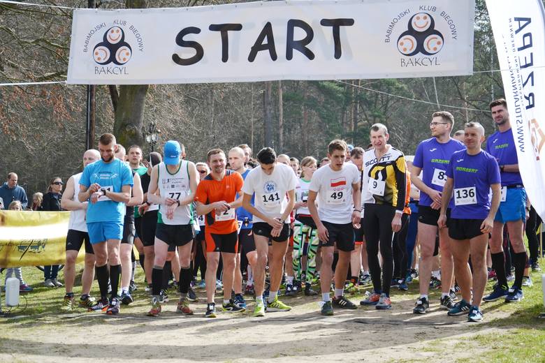 Na starcie II Biegu Integracyjnego Regionu Kozła pojawiło się ponad 100 biegaczy. 