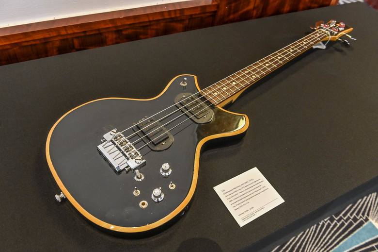 Na aukcji znajdzie się też gitara z 1972 roku wykonana przez Mayonesa dla Józefa Skrzeka