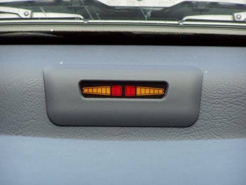 Fot. R. Polit: Wskaźnik czujnika parkowania informuje kierowcę o odległości od przeszkody.