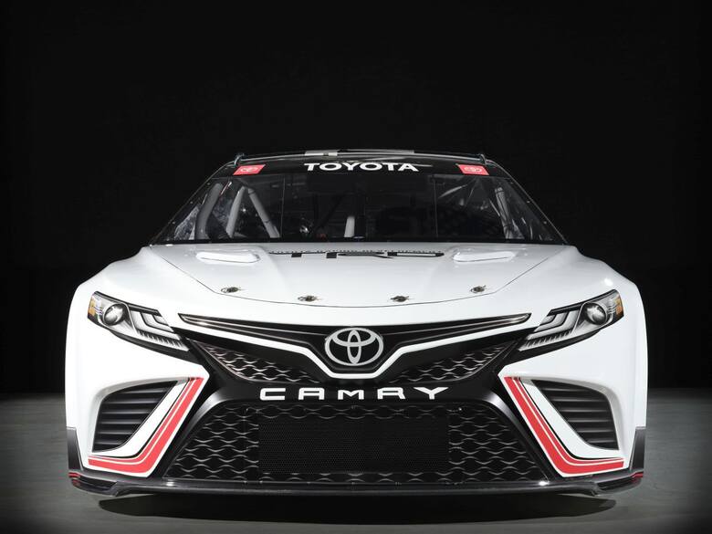 Toyota Camry NASCARSiódma generacja samochodów NASCAR będzie największą rewolucją techniczną w historii legendarnej serii wyścigowej zza Oceanu. Amerykańska