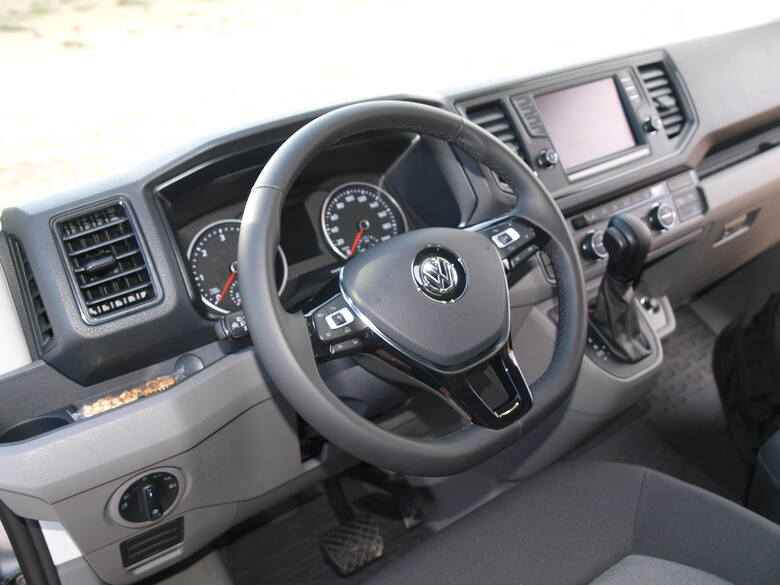 Volkswagen CrafterZdążył już zdobyć tytuł „Van of the Year 2017”. Przekazanie nagrody odbyło się podczas targów samochodów użytkowych IAA w Hanowerze