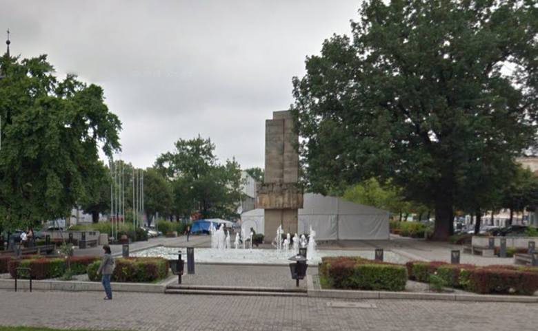 Pomnik na placu Bohaterów w Zielonej Górze.