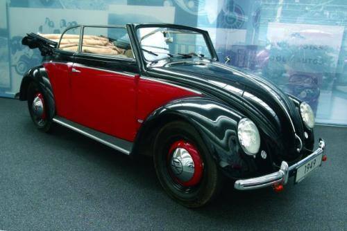 Fot. VW: W 1949 r. uruchomiono wersję kabriolet. Produkcji podjęła się mała niemiecka firma Karmann.