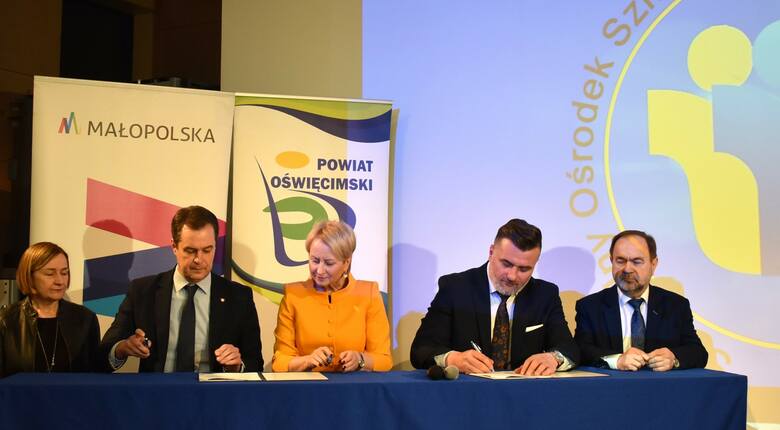 W SOSW w Oświęcimiu podpisano umowę o wsparciu przez samorząd województwa prowadzonej przez powiat oświęcimski rozbudowy placówki