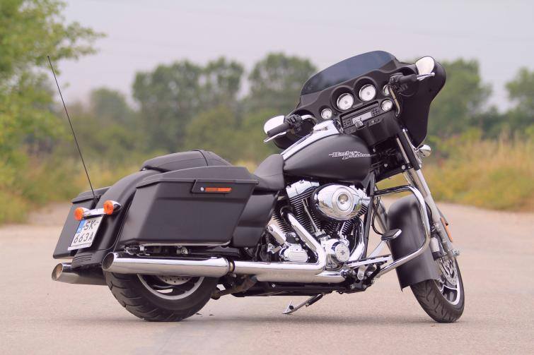 Testujemy: Harley-Davidson Street Glide -  (film, foto)