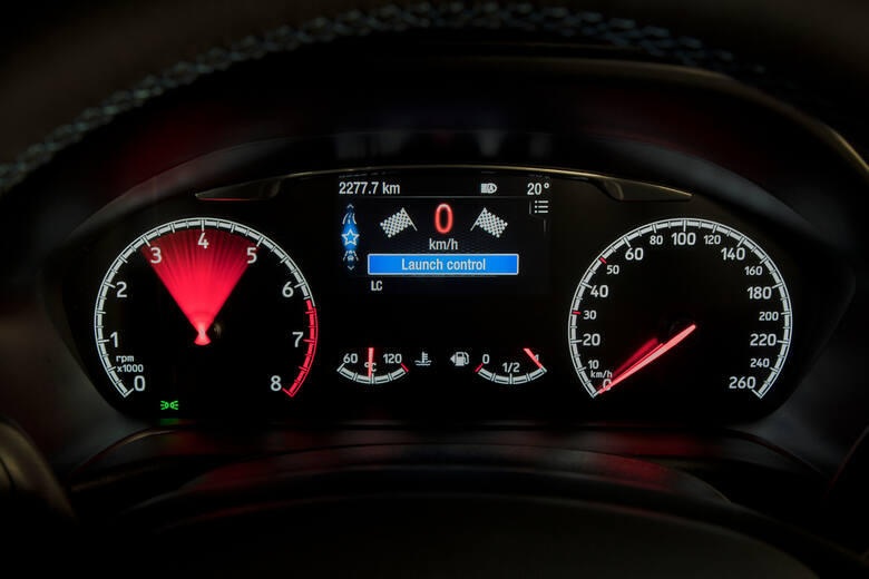 Ford Fiesta ST Według zapewnień producenta Fiesta ST przyspiesza od 0 do 100 km/h w czasie 6,5 sekundy, a prędkość maksymalna ma wynosić 232 km/h. Przy