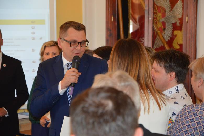 Władze Łowicza podziękowały za pomoc w organizacji akcji "Zjedz obiad z seniorem"