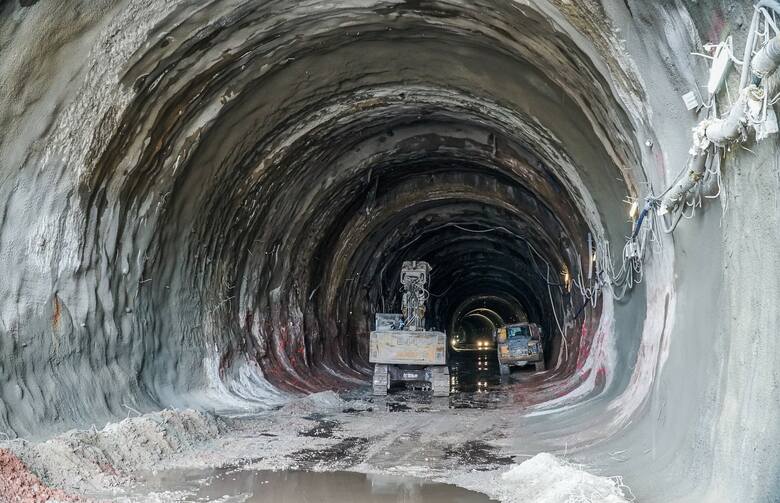 Budowa tunelu pod Białożyńskim Groniem o długości ok. 1000 metrów