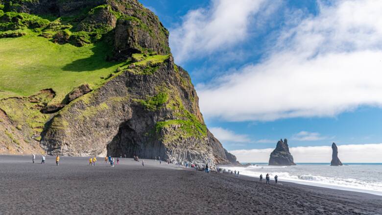 Reynisfjara - plaża na Islandii inna niż wszystkie
