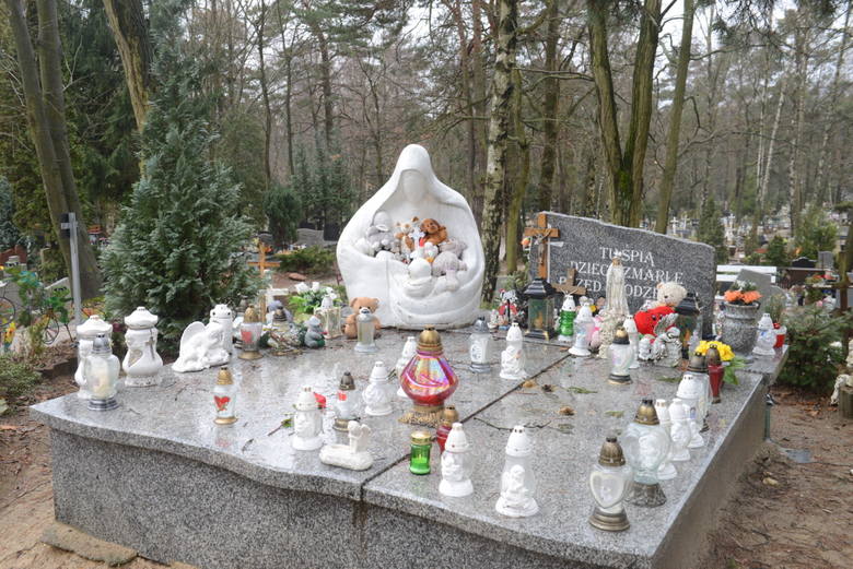 Zielona Góra. Na cmentarzu przy ul. Wrocławskiej rozpoczął się sezon na kradzieże