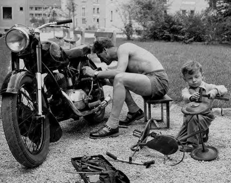 3. Węgry, lata 50. Naprawa motocykla Csepel 250