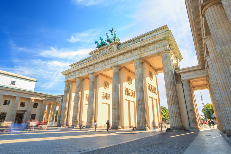 Wiele ikonicznych miejsc w Berlinie można odwiedzić za darmo. Przykładem Brama Brandenburska.