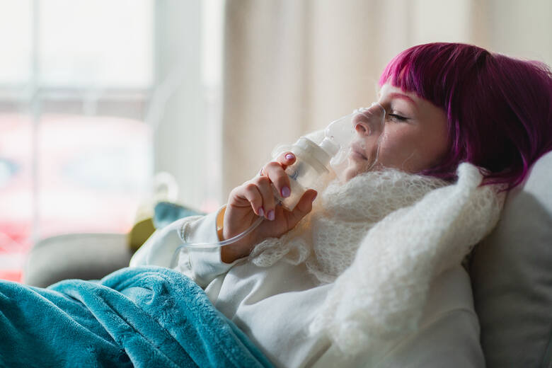 Inhalacje wykorzystywane są zarówno w przewlekłych schorzeniach np. astmie przy POChP, jak i podczas sezonowych infekcji górnych dróg oddechowych.