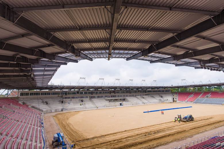Podlaska ADMT zamontowała nowy dach na stadionie Widzewa Łódź