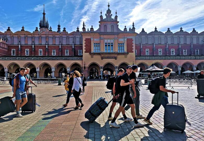 Kraków jest jednym z nielicznych polskich miast, które co roku odwiedzają tłumy turystów nie tylko z kraju, ale też z zagranicy.