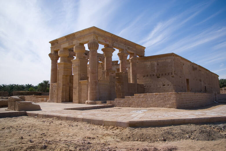 To słynna starożytna budowla z okresu perskiego. Zdjęcie na licencji CC BY-SA 3.0.