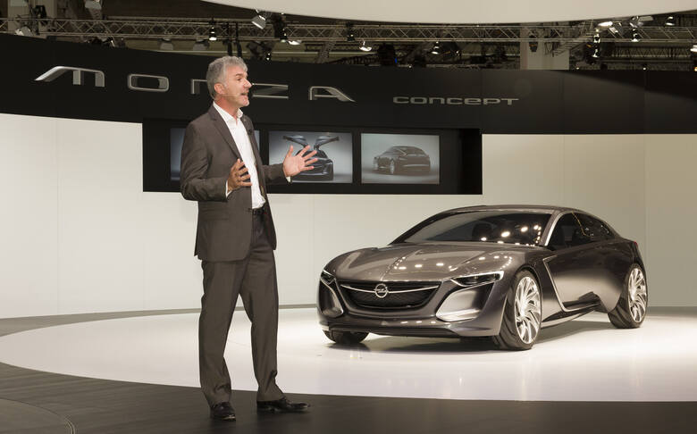 Mark Adams, wiceprezes ds. projektowania w firmie Opel/Vauxhall: „Chcemy być niemiecką marką, która budzi emocje. W koncepcji Monza tkwi zalążek Stylistyki