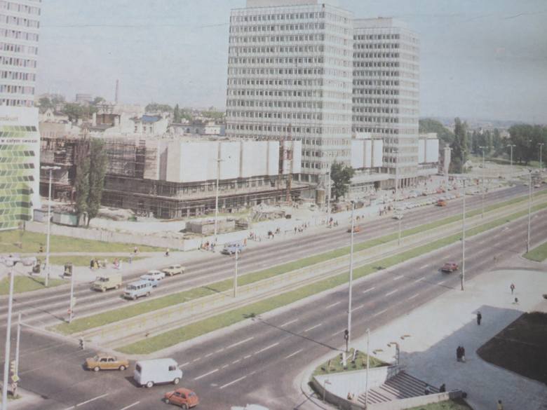 Łódź w latach 80 w czasie  karnawału Solidarności i stanu wojennego.