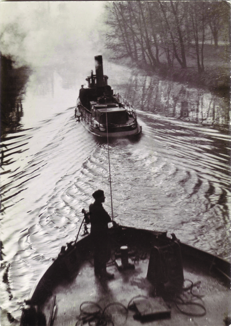 Barki na kanale Odry – pocztówka w nakładzie 1100 egzemplarzy z wyjątkową fotografią Adama Śmietańskiego.