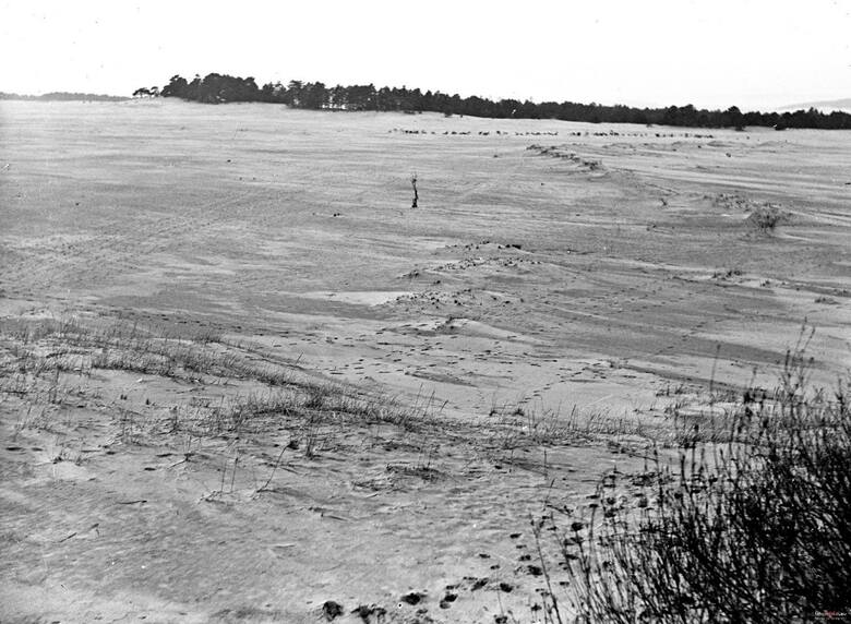 Przełom lat 20 i 30. XX wiekuOlbrzymi pustynny obszar był także od wczesnych lat XX wieku wykorzystywany jako poligon. Podczas I wojny światowej ćwiczył
