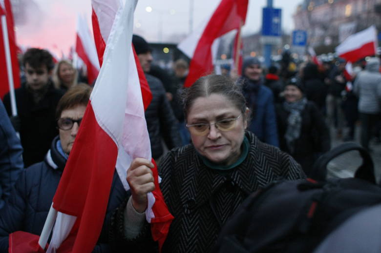 Marsz Niepodległości 2018 ZDJĘCIA WIDEO FOTORELACJA Ile ludzi 11.11 na marszu w Warszawie? Szacunkowe dane policji. Święto Niepodległości