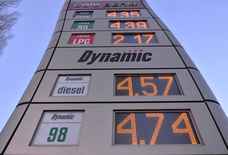 Ceny LPG na stacjach benzynowych wciąż są o ponad połowę niższe, niż ceny benzyny. To sprawia, że montaż instalacji gazowych jest w dalszym ciągu op