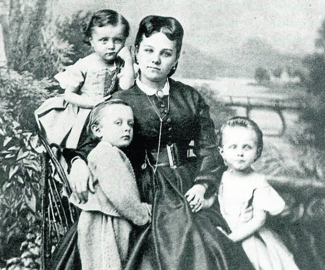 Joanna i Hans Ulryk Schaffgotschowie mieli czworo dzieci - syna Hansa Karola Gotarga oraz  trzy córki: Klarę, Elżbietę i  Eleonorę 