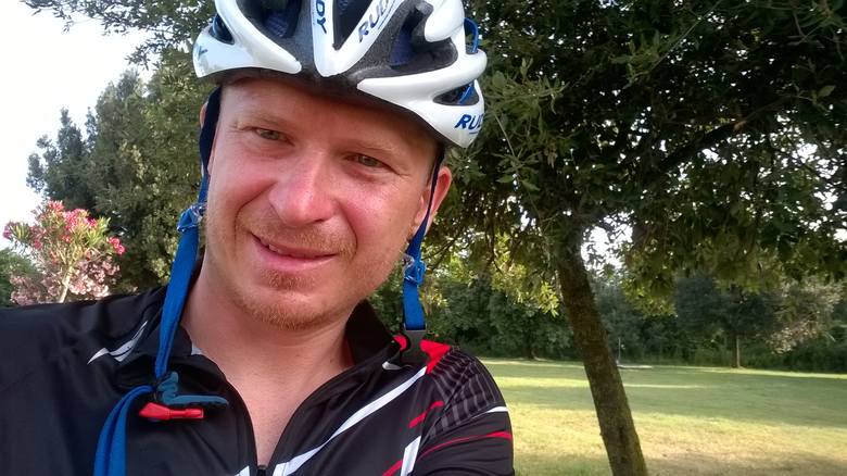 Piotr Wiśniewski z Bydgoszczy każdego dnia przemierzał na rowerze ponad 100 kilometrów. Noce spędzał w namiocie.