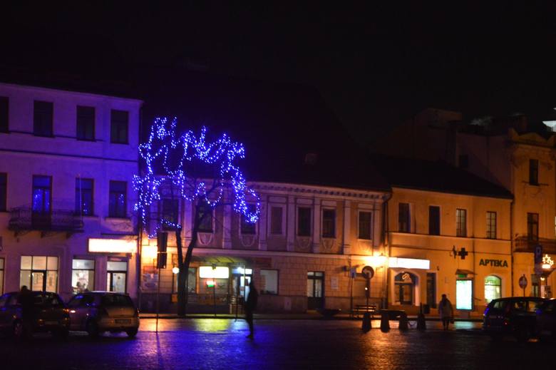 Na ulicach Łowicza widać nadchodzące święta [ZDJĘCIA]