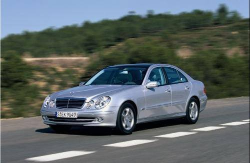 Fot. Mercedes-Benz: Do niedawna Mercedes-Benz E 200 stanowił wzór samochodu klasy wyższej. Bardzo nowoczesny, elektrohydrauliczny system hamulcowy robił