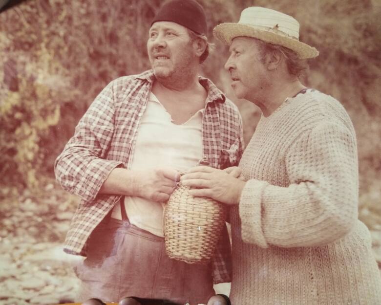 Zdzisław Kozień (z lewej) jako rybak Georgi - poszukiwacz skarbu w „Złotej Mahmudii”. Obok Leon Niemczyk.