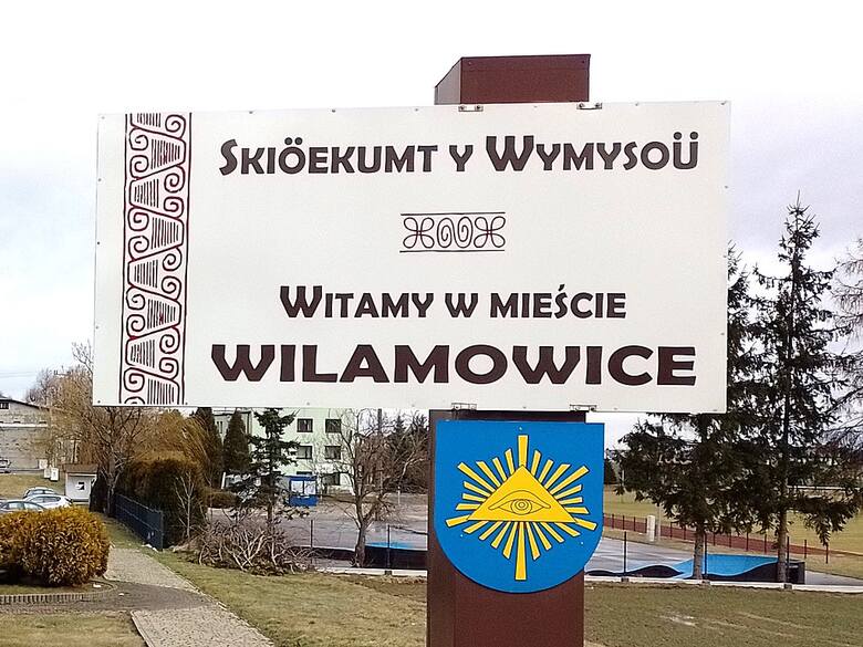 Powitanie na tablicy zapisano w dwóch językach – polskim i wilamowskim