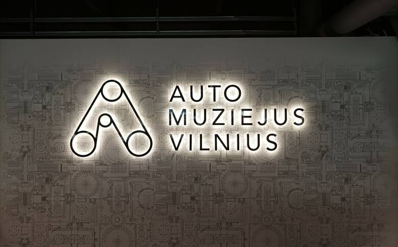 Logo Auto Museum w Wilnie