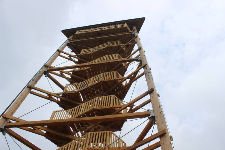 Wieża widokowa ma 29 metrów wysokości.
