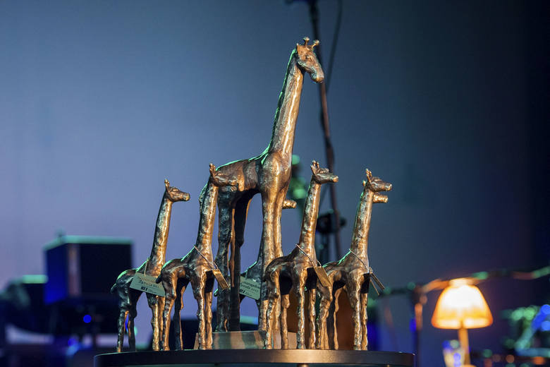 Szmaragdowe Żyrafy to nagrody, które od 2004 r. wręcza OKSiR swoim sponsorom i partnerom. Podsumowanie roku 2015 miało miejsce w sobotę. Uświetnił je koncert Stanisławy Celińskiej z zespołem pod kierownictwem Macieja Muraszko. 
