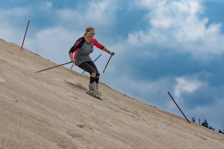 Kobieta na nartach w Hirschau