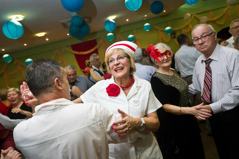 Tak seniorzy bawili się podczas Balu Maskowego w bydgoskim klubie Modraczek.