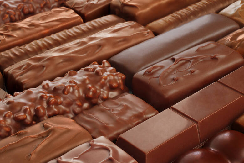 Różne batony czekoladowe bez opakowań