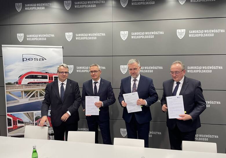 Umowę w sprawie dostawy nowych pociągów dla wielkopolskich pasażerów podpisano 17 stycznia 2023 roku w Urzędzie Marszałkowskim w Poznaniu.