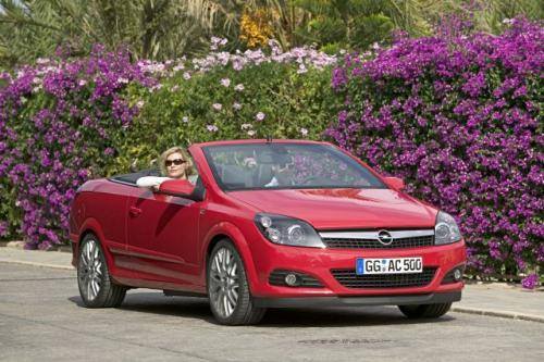 Fot. Opel: Opel Astra TwinTop – coupe-kabriolet zbudowany na podwoziu popularnej Astry.