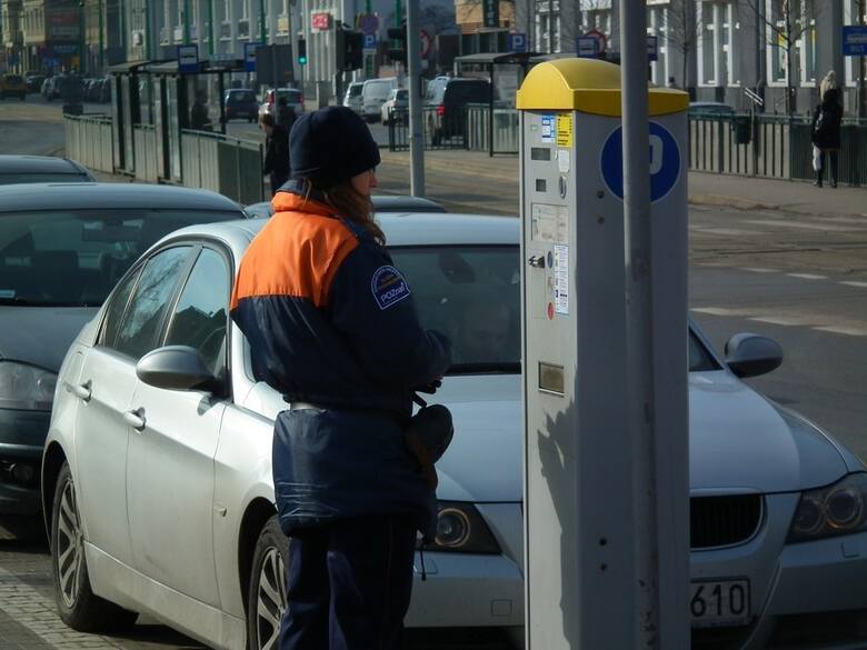 Parkowanie w Poznaniu: Zgłosił zepsuty parkomat, a kontroler wlepił mu mandat Fot: Waldemar Wylegalski