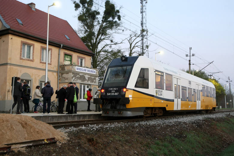Pierwszy po 17 latach pociąg osobowy z dworca Wrocław Główny na Wojnów